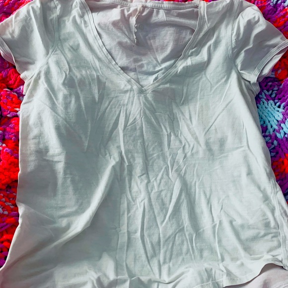 LOT OF 6 LONG & SHORT SLEEVE SIZE 12 LULULEMON TOPS BEAUTIFUL LIGHT COLORS - Picture 9 of 15